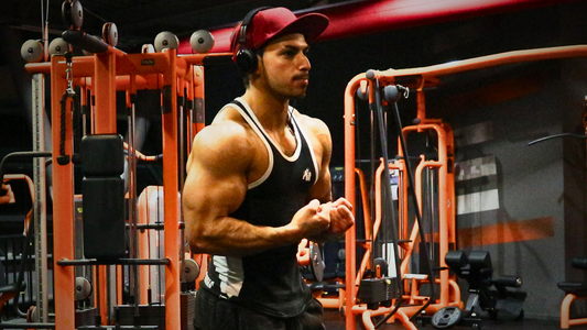 Beste 18 Oefeningen voor Schouders met Gewichten!