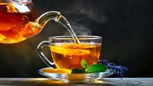 Wat is het verschil tussen groene thee en zwarte thee, hoeveel cafeïne zit er in thee en welke soort thee zou ideaal zijn voor jou?